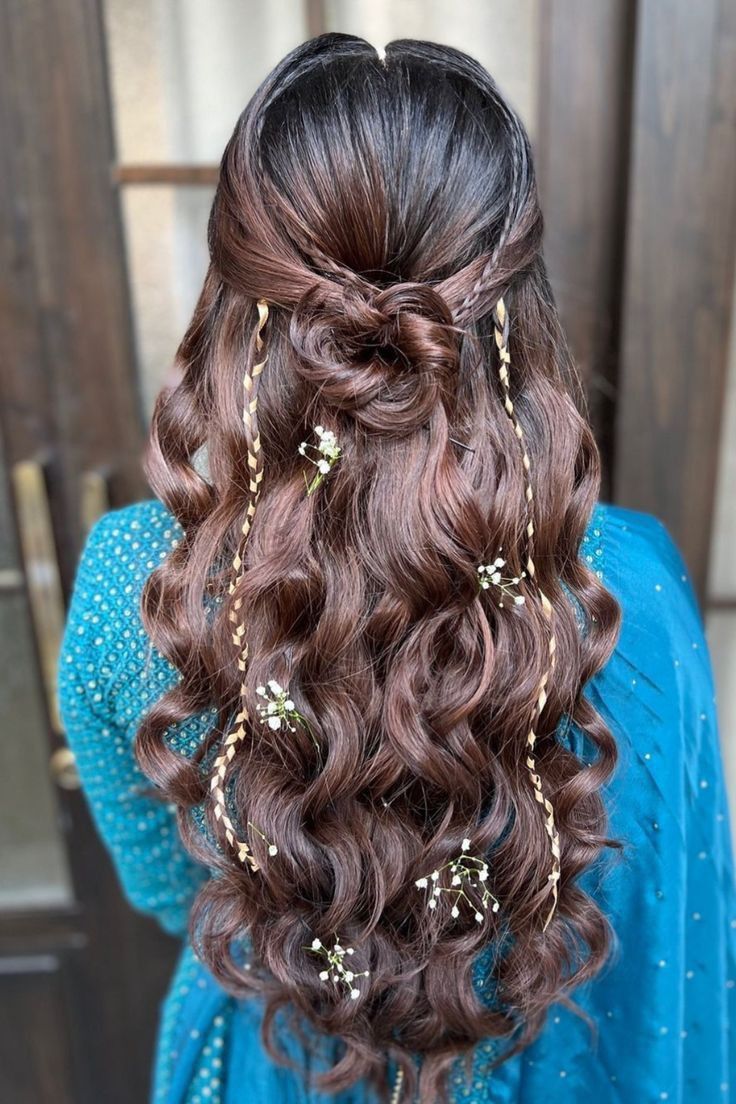 Hairstyles For Engagement, Hairstyle For Brides, Engagement Hairstyle, Lehenga Look, Carnival Hairstyles, Mehndi Hairstyles, Messy Braid, Beautiful Wedding Hair, Hairstyle Examples