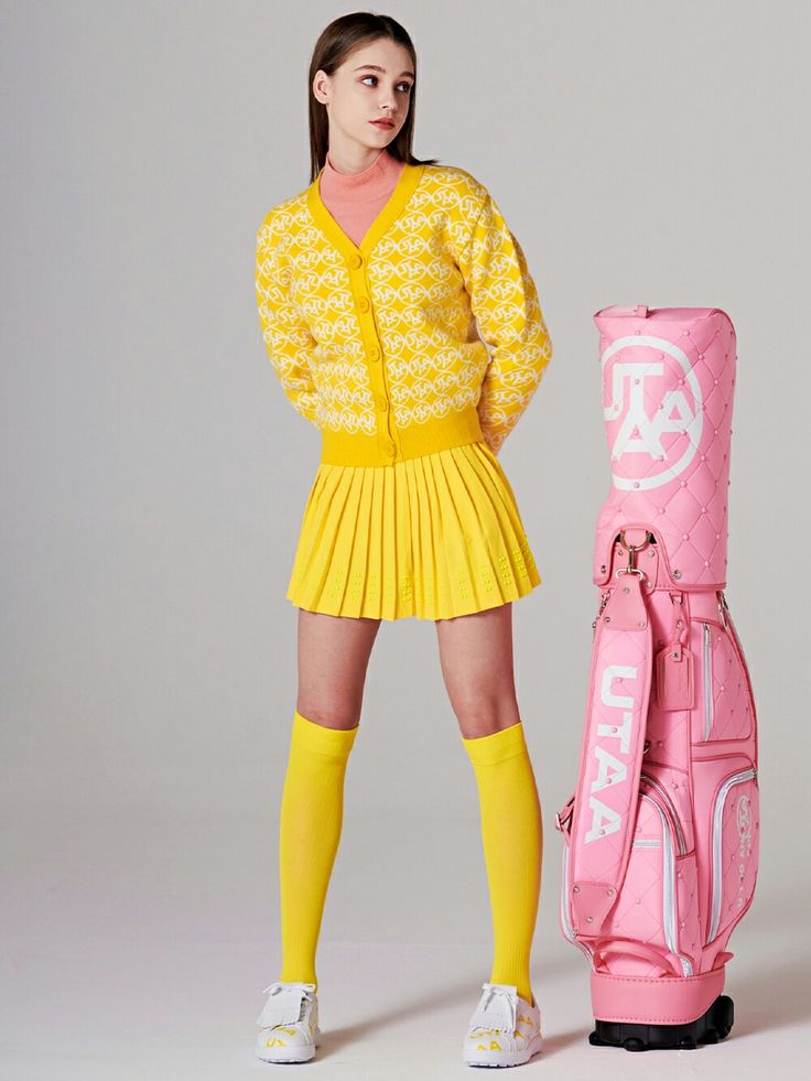 Korean Coat, High Knee Socks Outfit, Casual Sporty Outfits, Korean Female Fashion, Womens Golf Fashion, Girls Golf, Sock Outfits, Sweater Autumn, Yellow Outfit