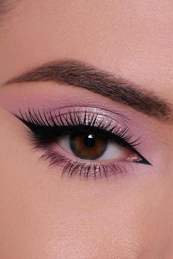 Pink Lavender Makeup, Lavender Outfit Makeup, Eye Makeup Lavender, Light Purple Eye Makeup Simple, Lavender Eye Makeup Wedding, Lavender Wedding Makeup, Light Purple Eyeshadow Looks, Lavender Makeup Looks Prom, Simple Purple Makeup Looks