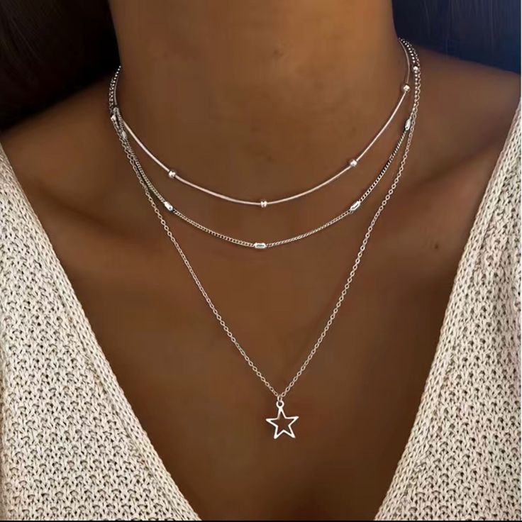 Beautiful Layered Necklace Perfect For Any Occasion!! See Pictures For Dimensions! Star And Moon Necklace, Pentagram Pendant, Heart Shaped Pendant Necklace, Star Pendant Necklace, Pretty Jewelry, Trendy Necklaces, Heart Shape Pendant, Jewelry Choker, Layered Necklace