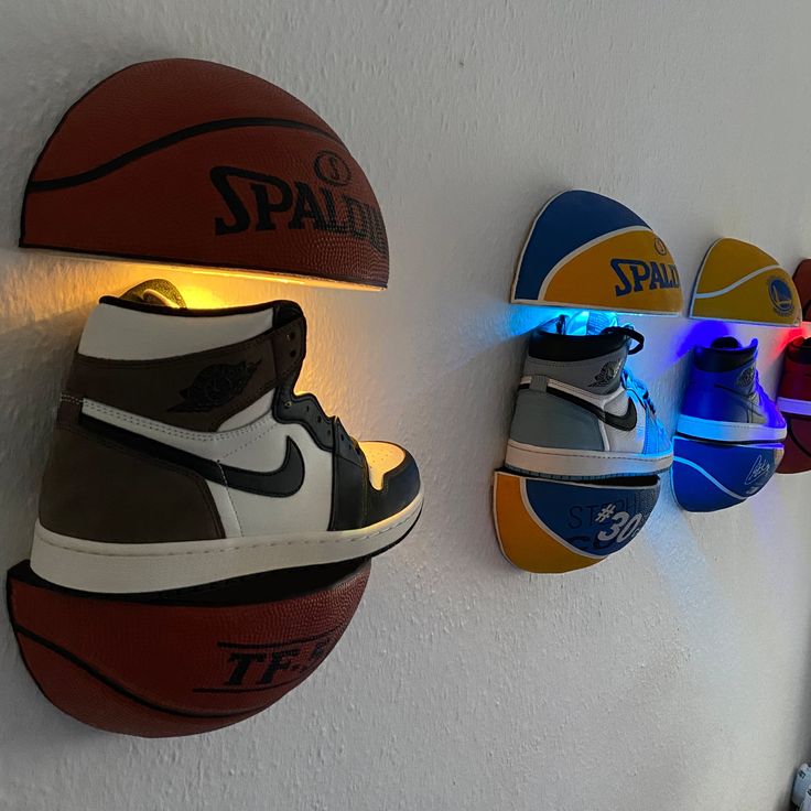 YOUR ORDER WILL BE SHIPPED WITHIN 3 DAYS. THE INDICATED SHIPPING TIME OF DHL REMAINS UNCHANGED! MANY IMITATORS - WE ARE THE ORIGINAL! Basketball shelves - an eye-catcher for every room! Great for highlighting shoes or other things that deserve a special place. Almost any combination is possible. Individual requests, including a custom ball, are available on request. Each shelf is painstakingly handcrafted. Four holes must be drilled to attach - screws, dowels and instructions are included. (Euro Light Up Shoe Rack, Basketball Led Light, Cool Shoe Rack Ideas, Floor Shelves In Bedroom, Nike Room Decor Ideas, Sneaker Head Decor, Basketball Aesthetic Room, Room Design Ideas Aesthetic, Cool Etsy Finds