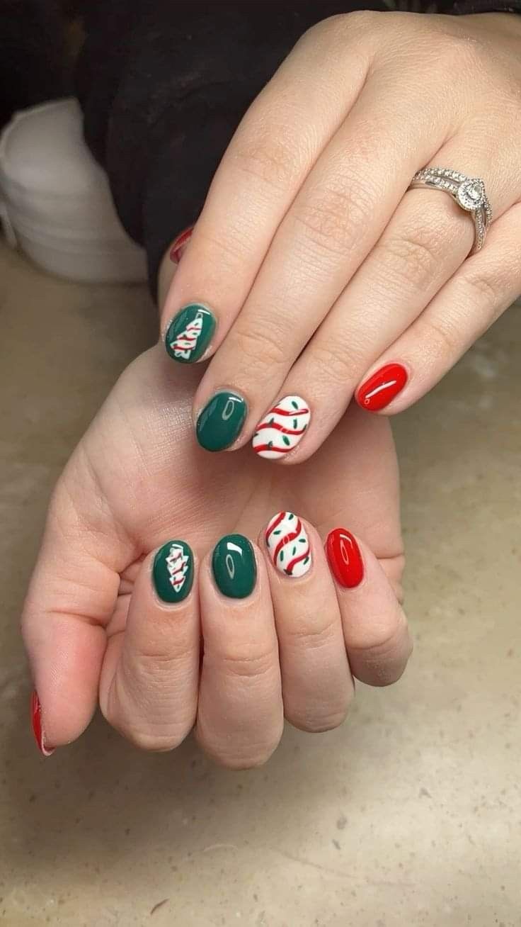 Little Debbie Christmas Tree Cake Nails, Little Debbie Nails, Little Debbie Christmas Tree Nails, Christmas Little Debbie, Trendy Christmas Nails, Nails Looks, Christmas Tree Nail Art, Winter Nail Art Designs, Xmas Nail Designs