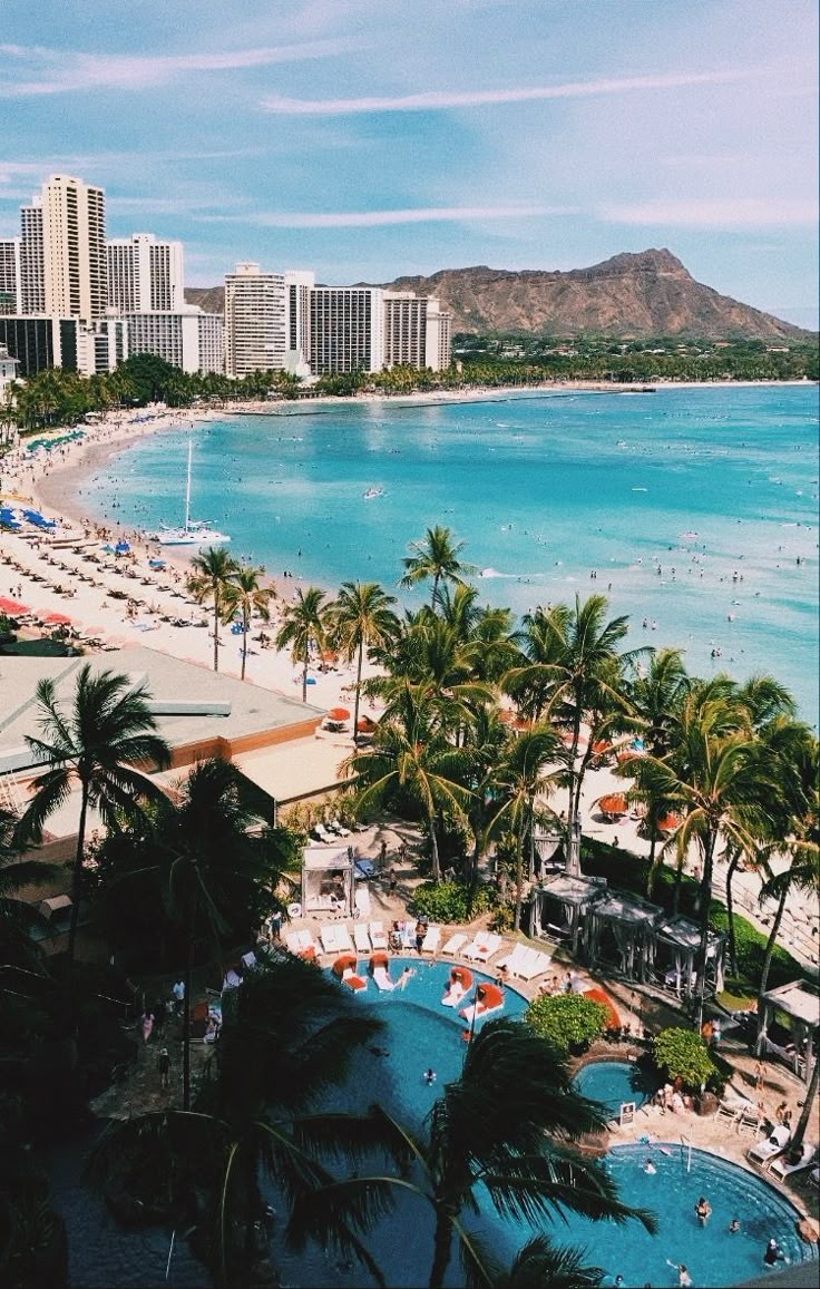 Beautiful view of Waikiki Waikiki Aesthetic, American Core, Hawaii Hotel, Sheraton Waikiki, The Unhoneymooners, Waikiki Hawaii Beach, Hawaii Luxury, Adventure Goals, Hawaii Living