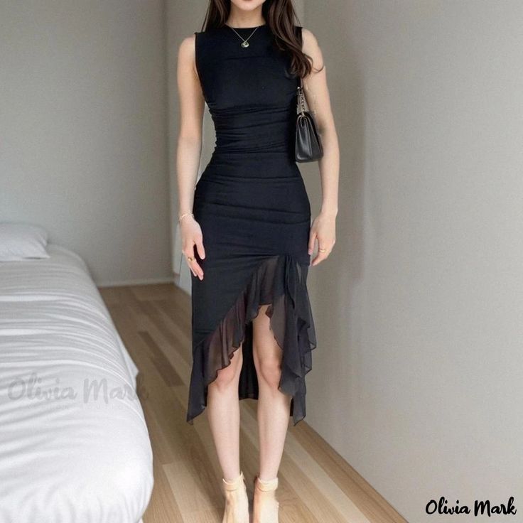 Olivia Mark - Fashionable Round Neck Waist-Hugging Monochromatic Bodycon Dress Casual Dresses Aesthetic, Graduation Fits, Summer Elegant Dress, Minimal Stil, Women Maxi Dresses Summer, Streetwear Dress, Zippers Fashion, Dress Sleeve Length, Maxi Robes