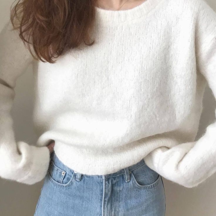 Distressed Outfit, Fuzzy Sweater Outfit, White Sweater Outfit, Korean Fashion Ideas, Beige Outfit, Sweater Outfit, Korean Fashion Trends, Fuzzy Sweater, White Sweater