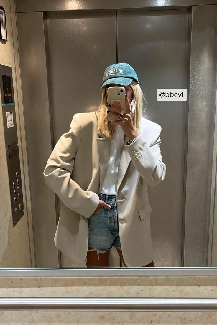 Tailored Oversized-Fit Blazer Beige | NA-KD Blazer Outfit, Blazer Beige, Elegante Casual, Looks Street Style, Outfit Trends, Mode Inspo, Blazer Outfits, Looks Style, Mode Inspiration