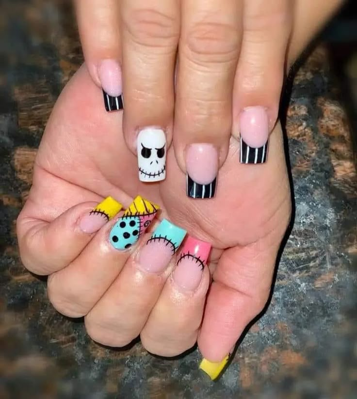 Cute Halloween Nails Jack Skellington, Acrylic Nails Nightmare Before Christmas, Cute Acrylic Nails For Halloween, Jack And Sally Acrylic Nails, Halloween Matching Couple Nails, Hollowed Nail Ideas, Sally Nightmare Before Christmas Nail Art, Nail Art Designs Nightmare Before Christmas, Cute Disney Nails Acrylic Simple