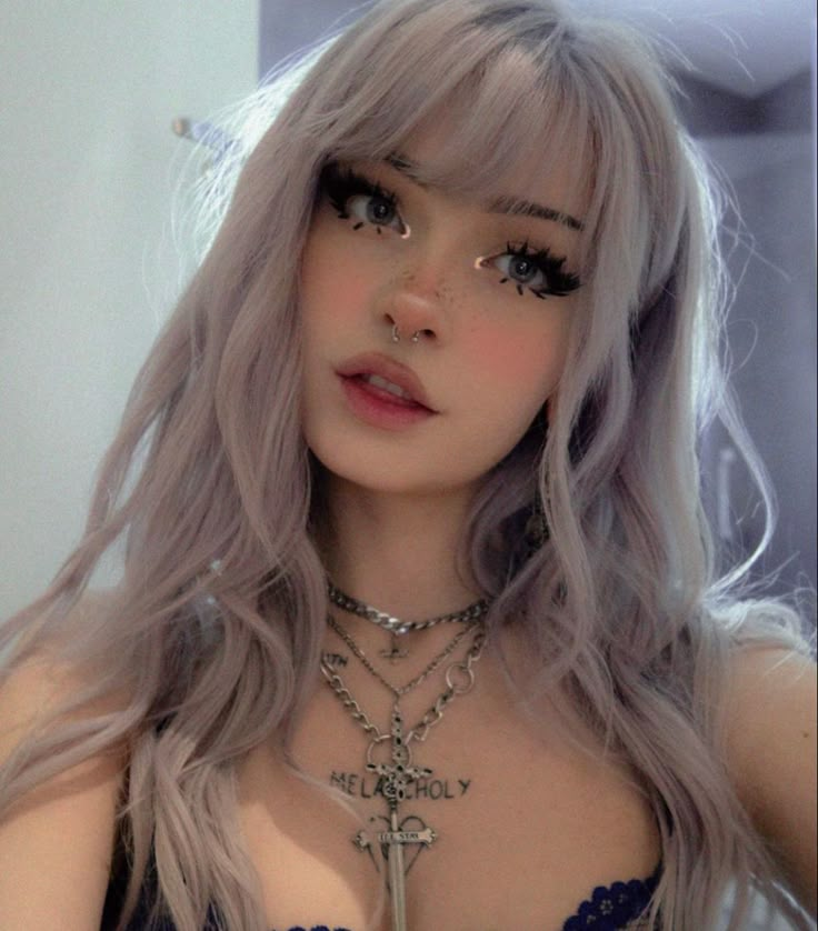 Egirl Makeup Ideas, Egirls Makeup, Egirl Hair Color, Egirl Makeup Soft, Egirl Hairstyle, Blonde Egirl, Soft Gothic Makeup, Egirl Makeup Looks, E Girl Hairstyles