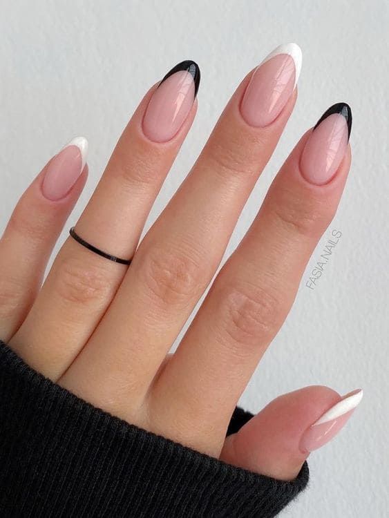 Black Nails With White Tips French Manicures, Black And White French Tip, Tip Nails Ideas, French Tip Nails Ideas, Black French Tip Nails, White French Nails, Black French Tip, Feather Nails, White Tip Nails