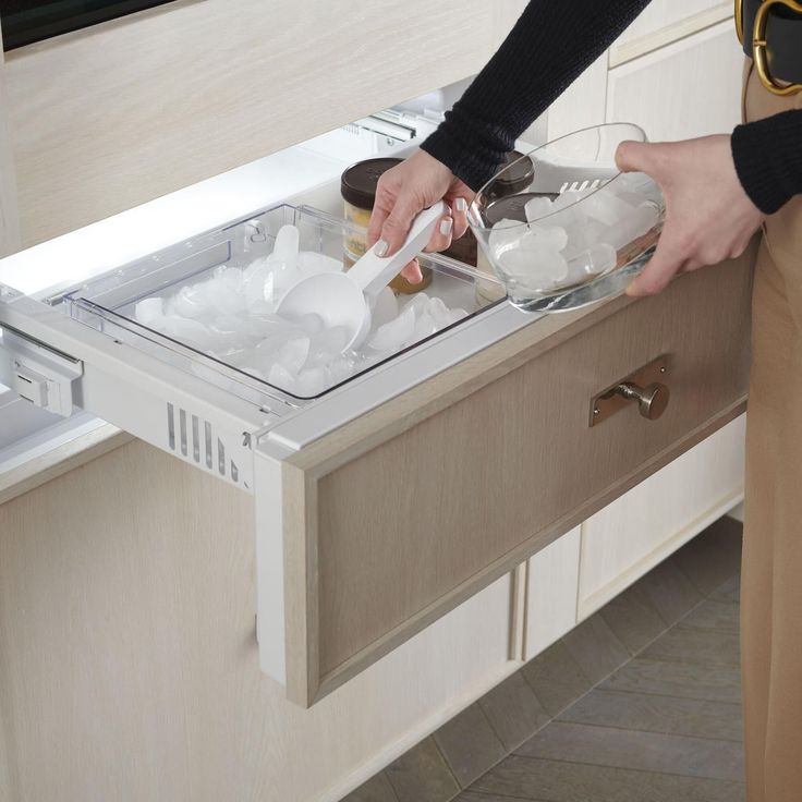 This 30 Inch Built-In Wine Refrigerator offers an integrated design that allows the refrigerator to be installed flush with adjacent cabinetry and allows personalization with cabinet-compatible panels and custom handles. The convertible drawer with independent temperature controls can be used to store fresh food, frozen foods, wine or beverages. Two-zone upper compartment Statement and Minimalist collection refrigerator handles (sold separately) Convertible lower drawer HFC-free Refrigerator Fre Freezer In Cabinet, Modern Fridge Refrigerators, Built In Ice Maker In Kitchen, True Refrigerator Kitchens, Dishes Cupboard, Walk In Refrigerator Home, Hidden Refrigerator, Built In Wine Refrigerator, Refrigerator Handles