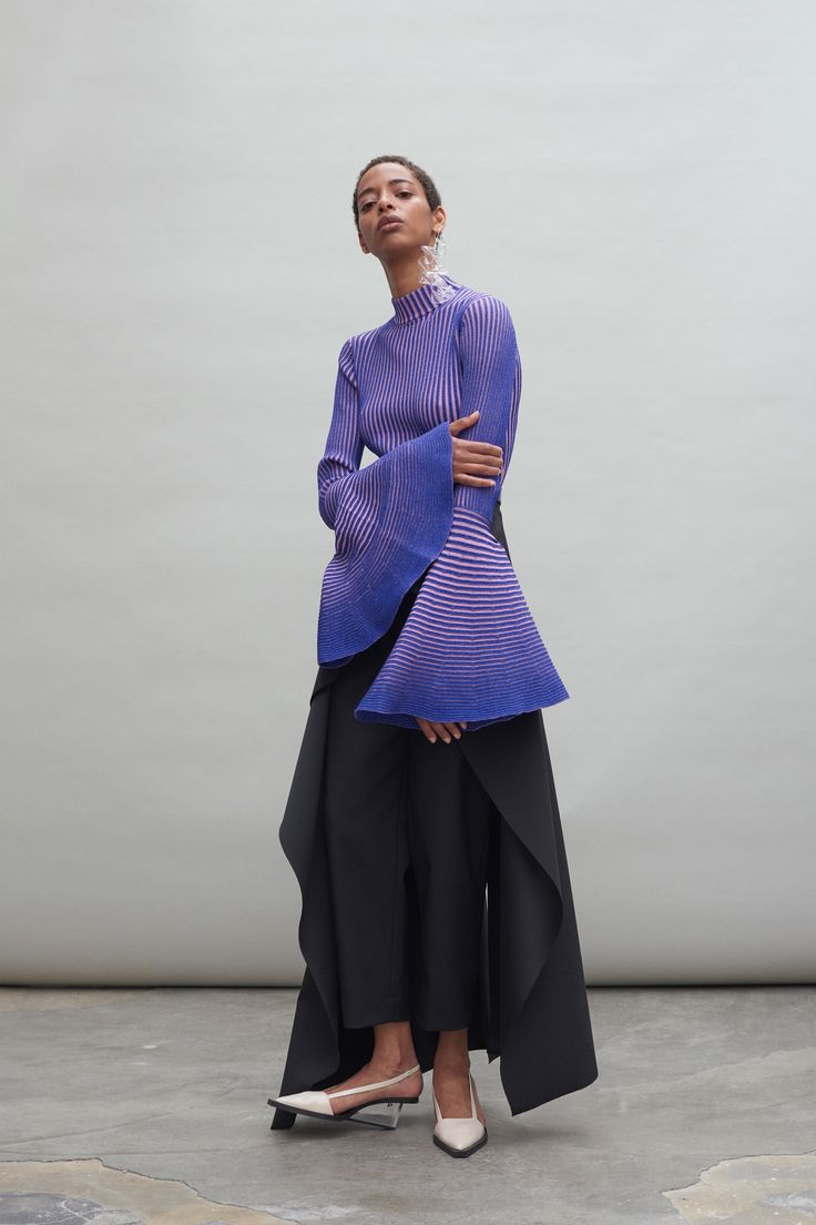 Solace London Resort 2019 London Collection - Vogue Hiar Style, Mockneck Sweater, Solace London, Blue Bell, Textile Pattern, Resort Dresses, Knitwear Fashion, Black Women Fashion, Womens Clothing Stores