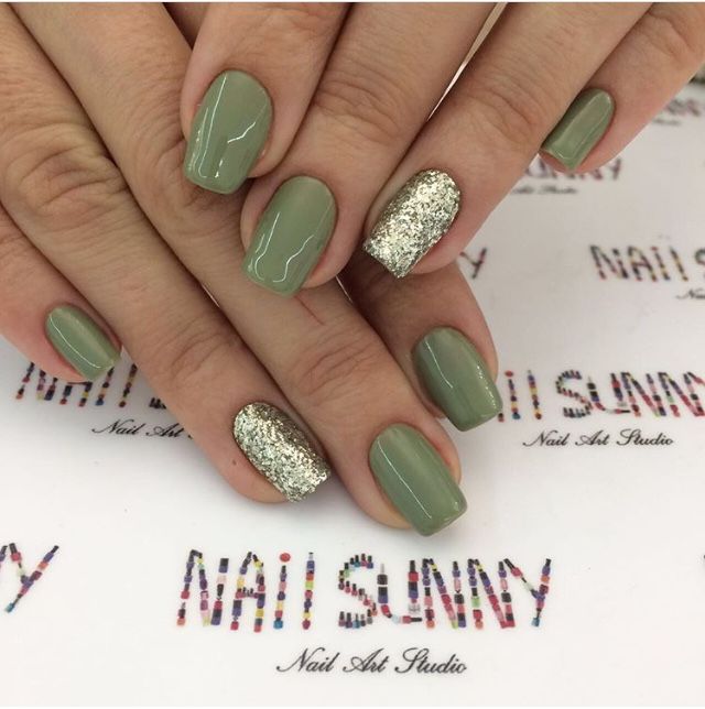 Green Color Nail Ideas, Autumn Nails 2023 Green, Irish Green Nails, Army Green Gel Nails, Sage Bridesmaid Nails, Fall Nails 2023 Trends Green, Olive Dip Nails, Squoval Acrylic Nails Green, Green Nails With Accent Nail