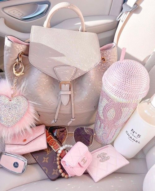 Bag Spill, Planner Bag, European Princess, Pink Glamour, What's In My Purse, Cute Mini Backpacks, Juicy Couture Purse, Purse Essentials, Creative Birthday Gifts