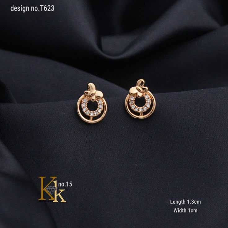 Gold Earrings Studs Simple, Indian Gold Necklace Designs, Gold Earrings For Kids, Small Earrings Gold, Wedding Jewellery Designs, Gold Earrings Indian, Gold Jewels Design, Neck Pieces Jewelry, New Gold Jewellery Designs