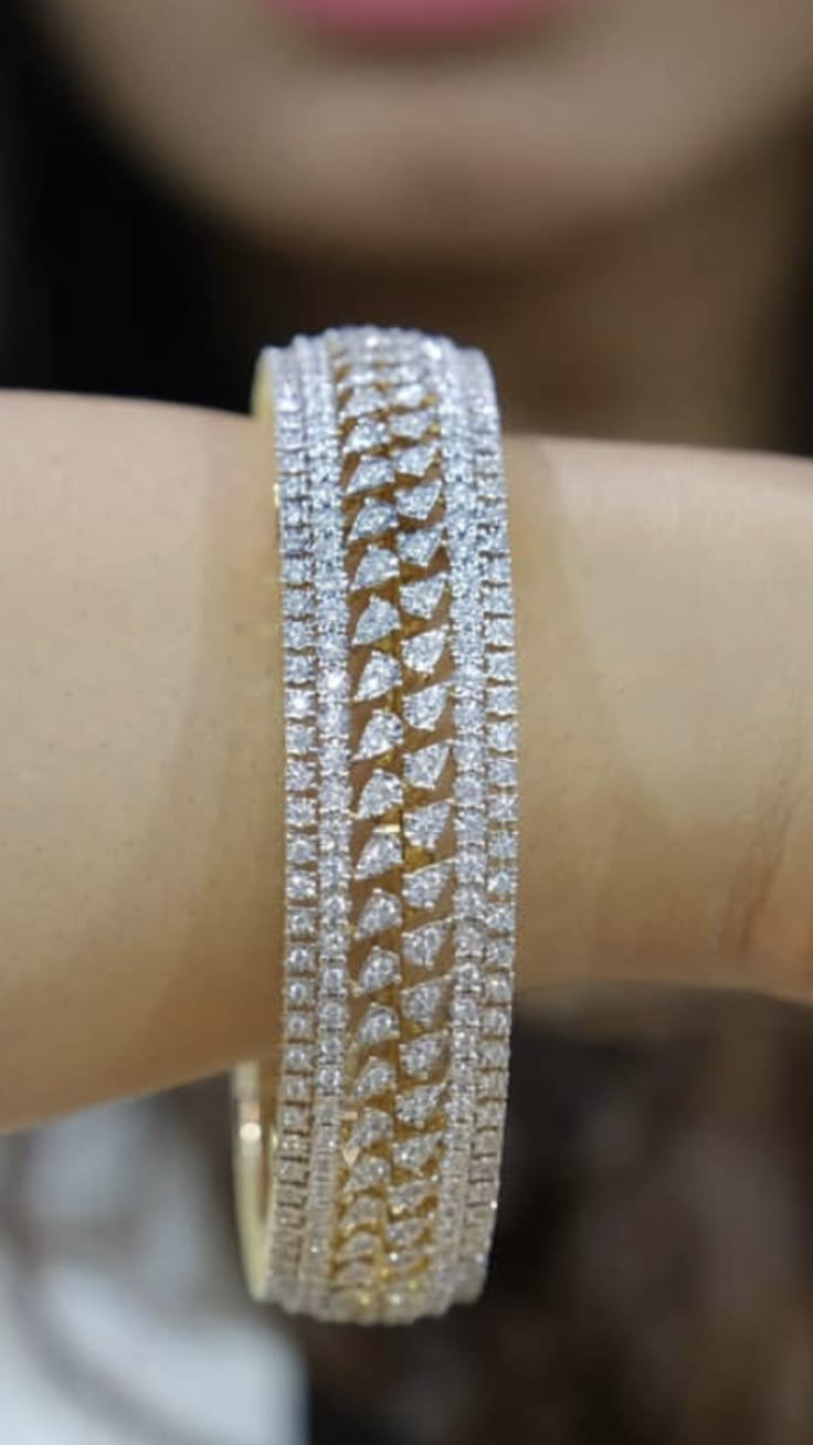 Dimond Jewellery Kada, Dimond Bangal, Daimond Bangel Design, Dimond Bengal, Diamond Kada Bangles, Diamond Bangles Designer Latest, Churi Design, Bangel Design, Beautiful Jewelry Diamonds