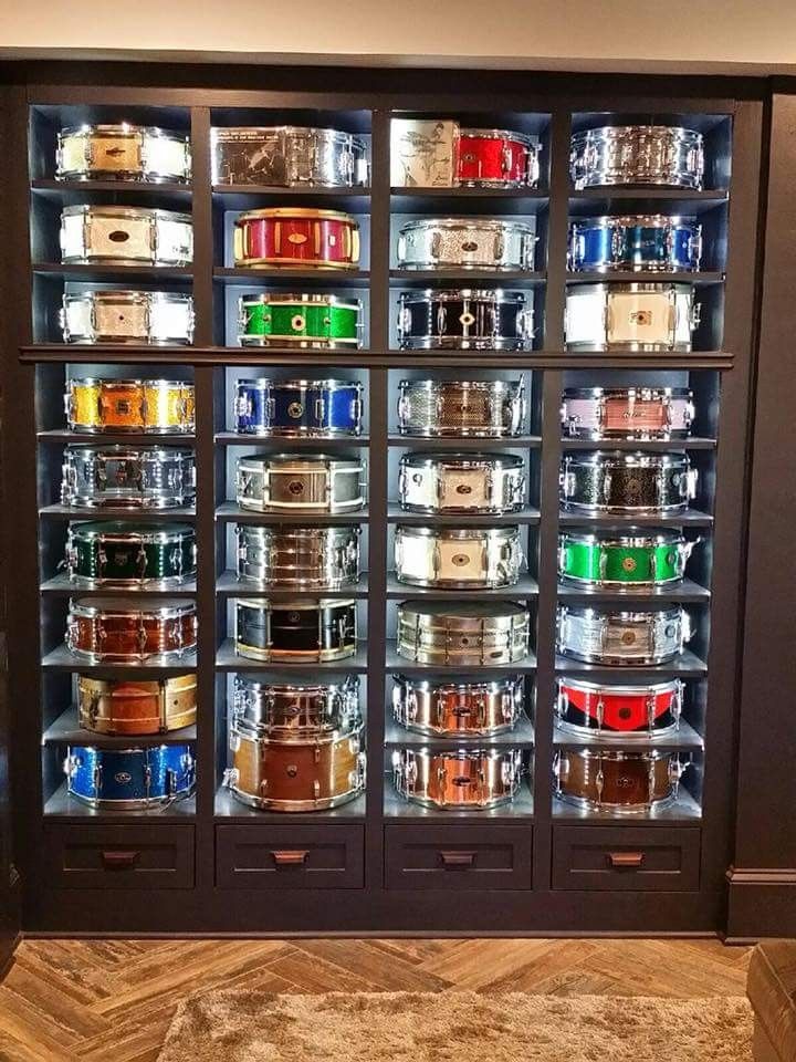 a display case filled with lots of different types of spices