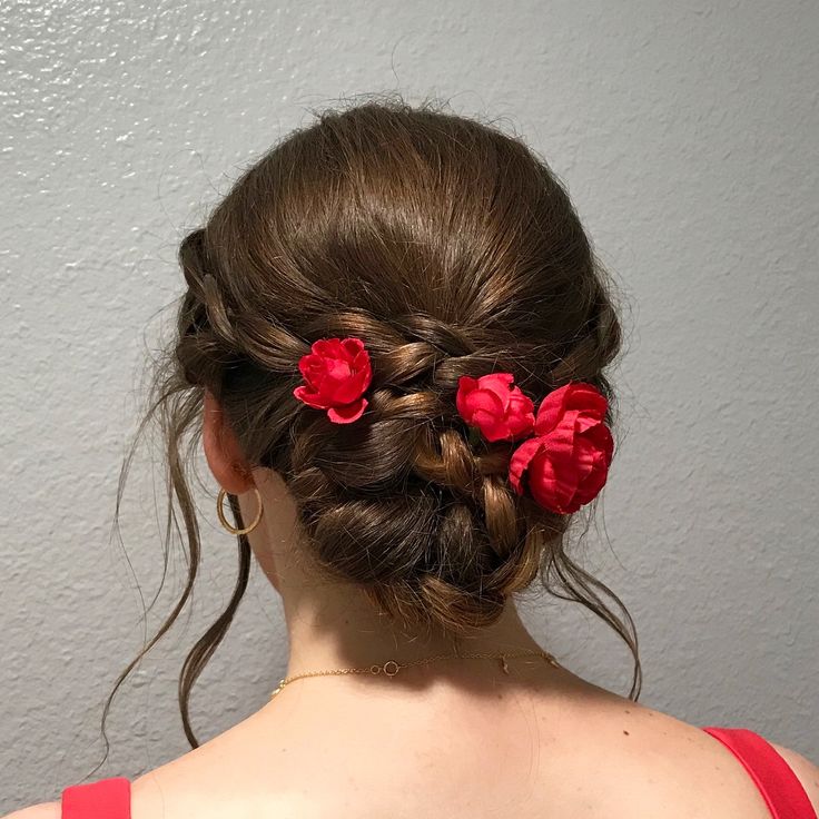 Hair Bun Decoration, Mexican Bun Hairstyles, Graduation Hair Updo, Mexican Hair Updos, Low Bun With Gajra, Low Bun Graduation Hair, Spanish Bun Hairstyle, Mexican Inspired Hairstyles, Mexican Hairstyles With Ribbon