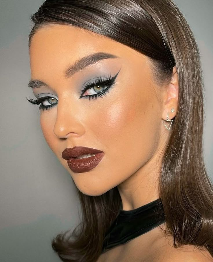 Dark Hair Blue Eyes Makeup, Sultry Makeup For Brown Eyes, Dark Makeup Looks Black Women, Maquillage On Fleek, Eye Makeup Pictures, Makijaż Smokey Eye, Dope Makeup, Edgy Makeup, Creative Eye Makeup