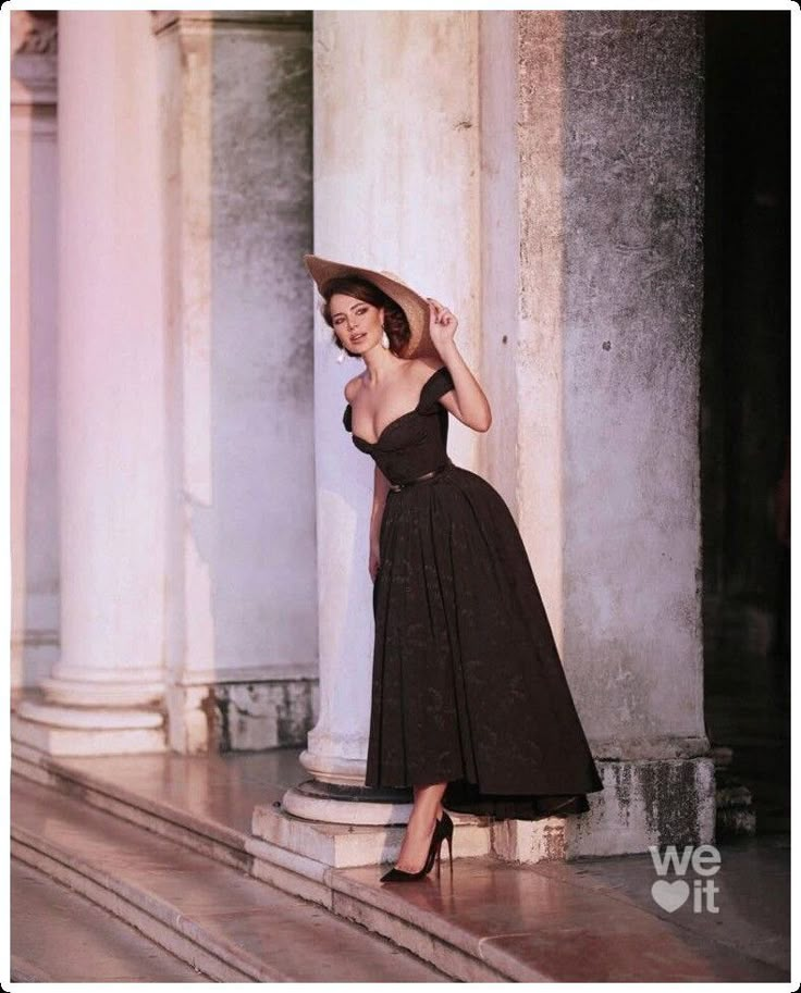 Vintage Lady Aesthetic, 60s Aesthetic Outfits Women, 1950s Rich Fashion, Vintage Outfits 60s Classy, Vintage Classy Aesthetic, Parisian Dresses, Black Dress Rich Aesthetic, Femme Fatale Short Dress, Femme Fatale Black Dress