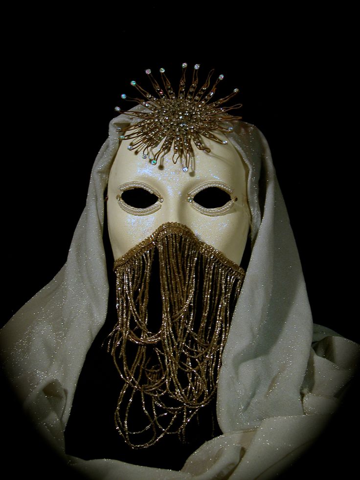 Golden Mask Aesthetic, Moon Mask Masquerade, Celestial Masquerade Mask, Moon Masquerade Mask, Masquerade Headpiece, Masquerade Mask Ideas, Medieval Masquerade, Moon Goddess Costume, Medieval Mask