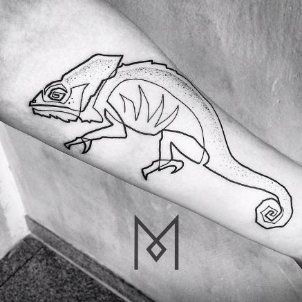 a black and white photo of a lizard tattoo on the left inner arm, with an arrow in the middle