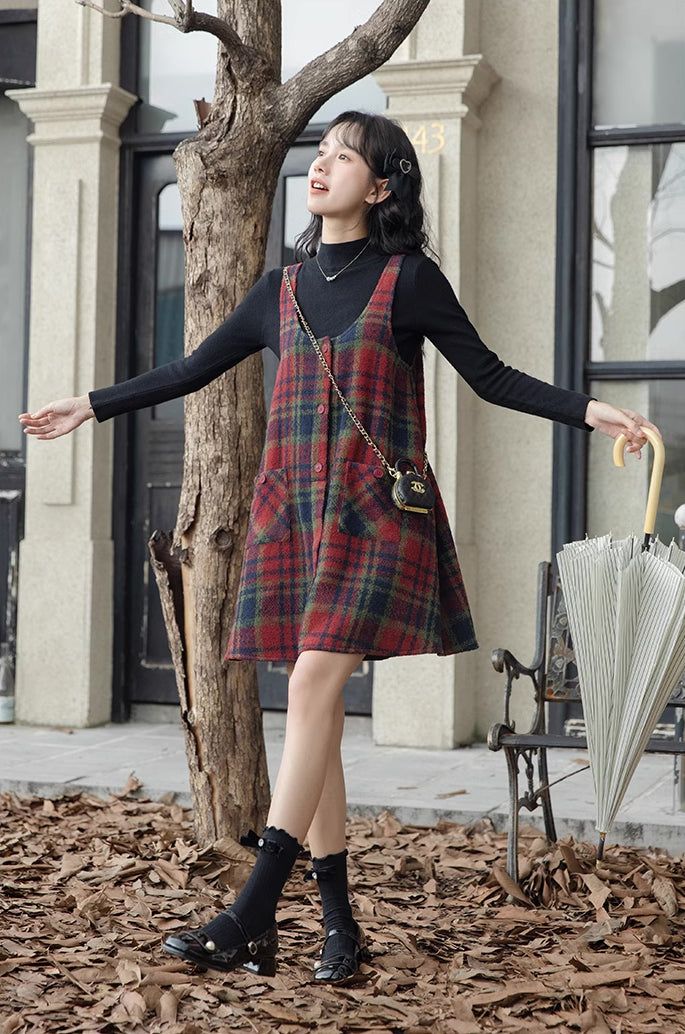 Button up mini cami dress with front pockets and an a-line tent silhouette for an easy roomy fit. S: 33" chest, 32" lengthM: 34.5" chest, 32" lengthL: 36" chest, 32" length Plaid Smock Dress, Babydoll Smock Dress, Plaid A Line Dress, Dresses With Under Shirts, 90s Art Teacher Style, Dress Layered With Sweater, Long Sleeve Top Under Dress, 90s Style Dress, Friends Outfits 90s Phoebe