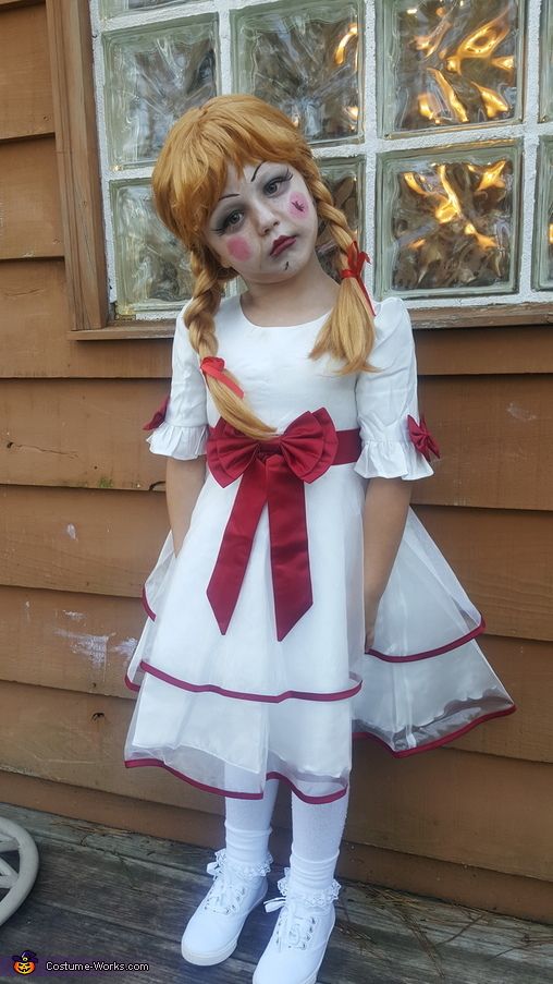 Annabelle - 2017 Halloween Costume Contest Annabelle Costume, Scary Kids Halloween Costumes, Annabelle Halloween, Halloween Costume Ideas Diy, 2017 Halloween Costumes, Printable Halloween Decorations, Halloween Decorations To Make, Creepy Halloween Costumes, Scary Kids