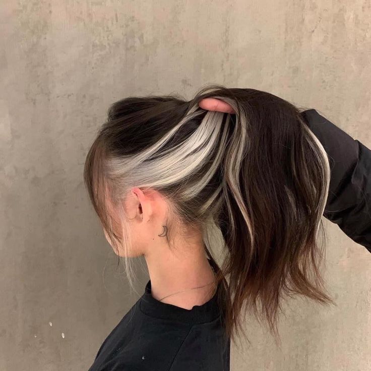 Lashes Aesthetic, Glamour Hair, Hair Color Underneath, Peekaboo Hair, Timeless Glamour, Hair Color Streaks, Hair Streaks, Short Hair Color, Penteado Cabelo Curto