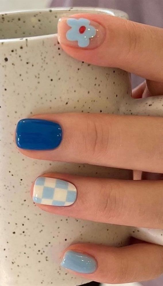 Short Mani Ideas, Spring Nails 2023 Gel Blue, Subtle Fun Nails, Short Nail Spring Designs, Spring Manicure Short Nails, Summer Colors For Nails, Blue Spring Nail Ideas, Nail Blue Design, Short Nails Ideas Spring