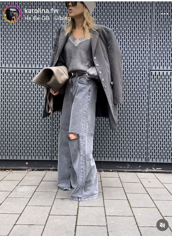 Grey Bell Bottom Jeans Outfit, Wide Leg Grey Jeans Outfit, Wild Leg Jeans Outfit, Grey Wide Leg Jeans Outfit, Grey Denim Jeans Outfit, Gray Jeans Outfit Winter, Grey Denim Outfit, Busy Mom Outfits, Grey Jeans Outfit