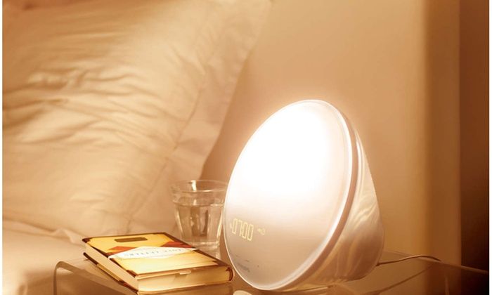 Philips Wake Up Light, Nightlight and Alarm Clock Jam Alarm, Light Alarm Clock, Sunrise Alarm Clock, Hue Philips, Saving Ideas, Bed Wall, Getting Out Of Bed, White Noise, Light Therapy