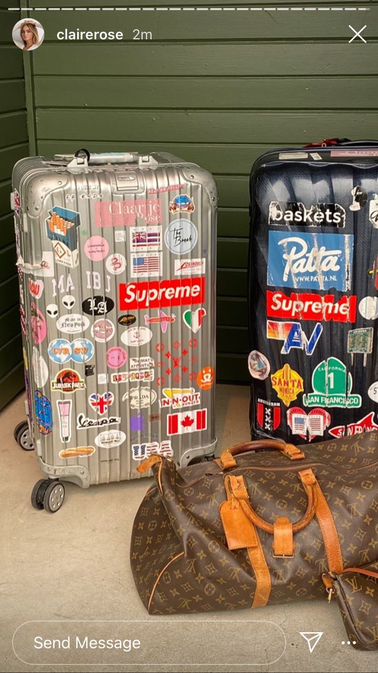 Rimowa Luggage, Cute Luggage, Airport Aesthetic, Louis Vuitton Travel Bags, Louis Vuitton Travel, Trolley Bags, Bags Aesthetic, Rich Kids, Chanel Bags