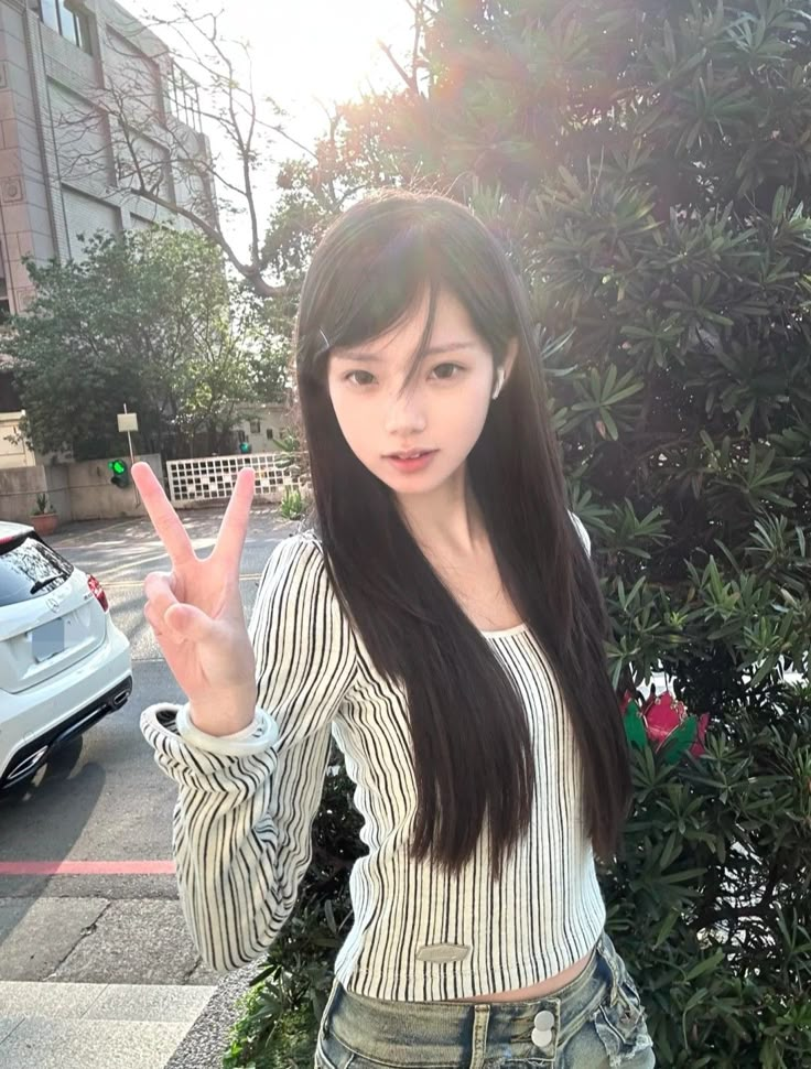 Hair Styles Japanese, Chinese Douyin, Korean Fashion Grunge, Girl Rockstar, Simple Streetwear, Fairy Grunge Style, Trendy Tiktok, Side Bangs Hairstyles, Y2k Hair