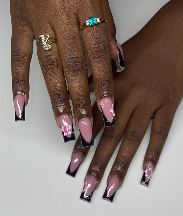 Black French Tip With Flower Design, Flower Nails Hawaii, Black French Tip With Hibiscus Flower, Flower Nail Inspo Short, Side Tip Nail Design, Black French Tip Flower Nails, Hibiscus Flower Nails Black, Black Tropical Nails, Hawaiian Flower Nails Acrylic French Tip