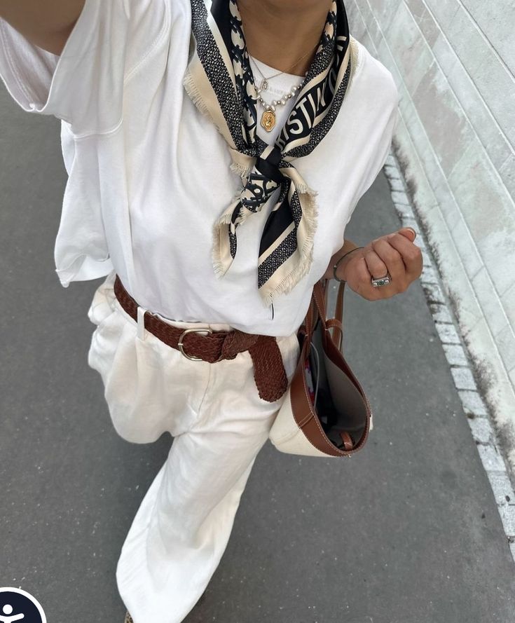 Neck Scarf Outfit, Silk Scarf Outfit, Silk Scarf Style, Scarf Outfit, Looks Street Style, 가을 패션, Looks Style, Mode Inspiration, Fashion Killa