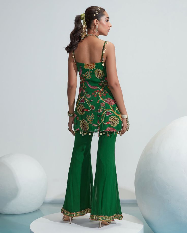 Indian Flared Pants, Green Outfit For Mehendi Function, Mahima Mahajan, डिजाइनर कपड़े, Mehndi Outfit, Lehenga Style Saree, Georgette Kurta, Mehendi Outfit, Kurta Top