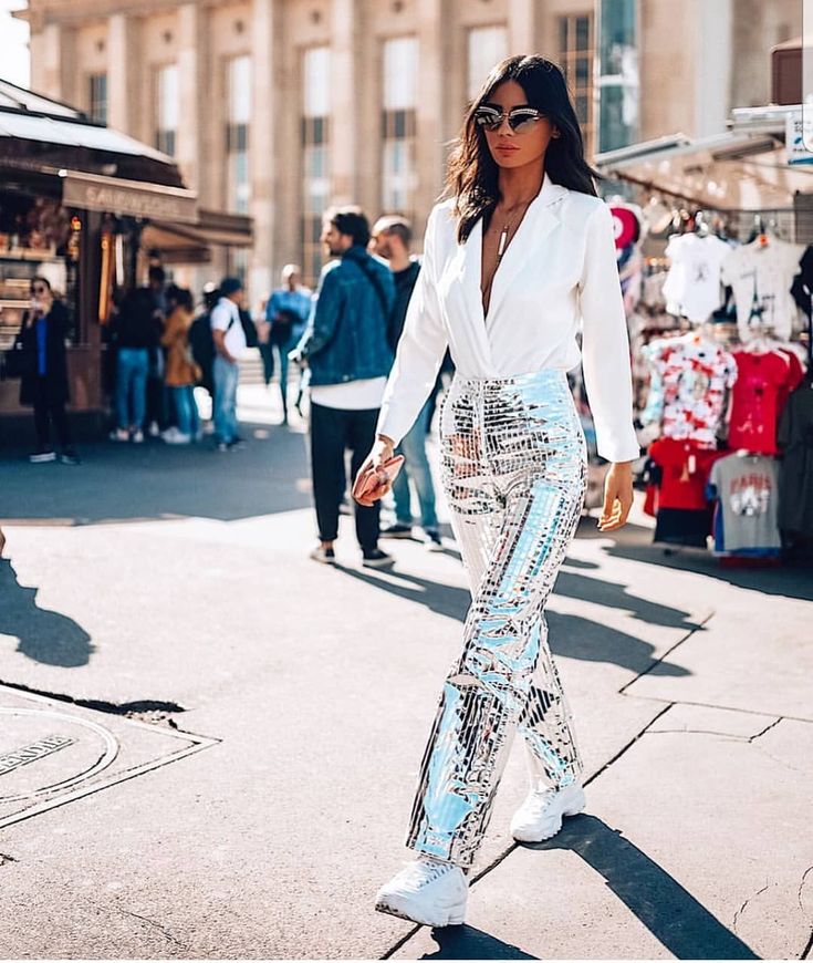 😎✌🏻 #PFW #glitter #glitterpants #silverpants #trendy #juliannawilde #streetstyle #fashion #streetfashion #streetshic #fashionstyle… Silver Sequin Pants Outfits, Sparkle Pants Outfit, Glitter Pants Outfit, Silver Pants Outfit, Metallic Pants Outfit, Sequins Pants Outfit, Sparkle Outfit, Silver Pants, Metallic Pants