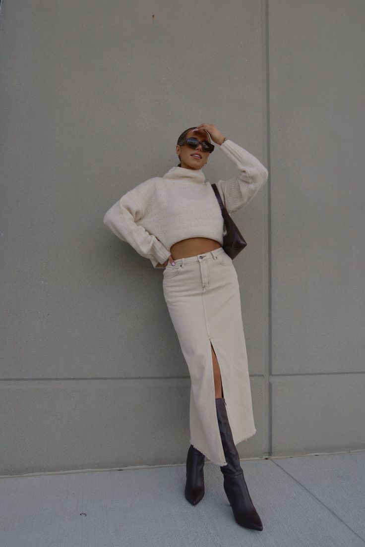 Beige Jean Skirt Outfit, Tan Long Skirt Outfit, Beige Denim Skirt Outfit, Cream Denim Skirt Outfit, White Denim Midi Skirt Outfit, Cream Leather Skirt Outfit, Long White Denim Skirt Outfit, Beige Skirt Outfit Winter, Beige Long Skirt Outfit