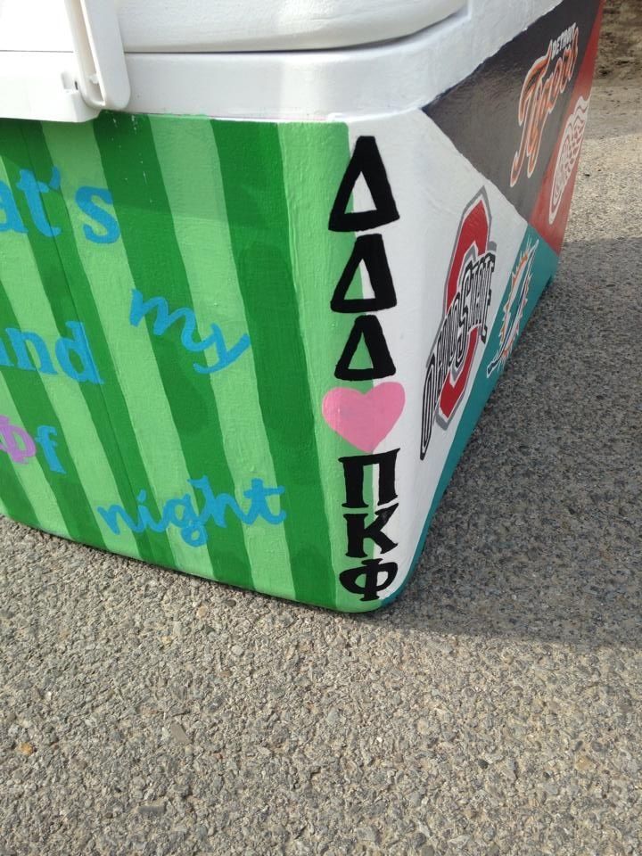 an ice chest sitting on the ground with its lid open