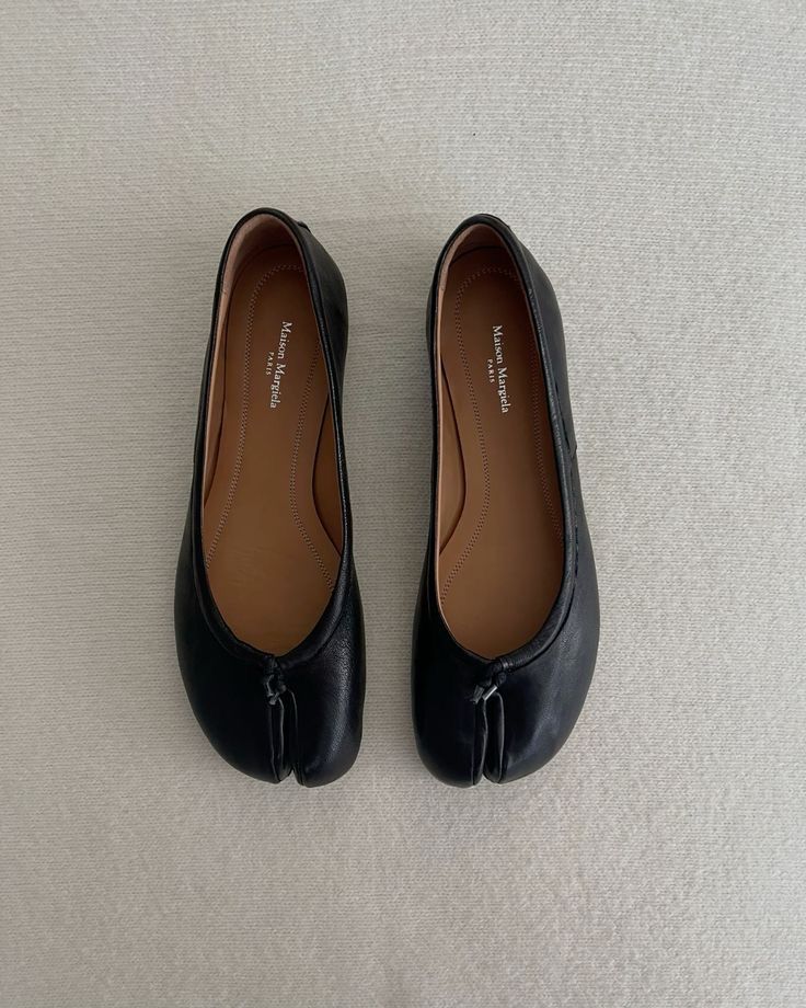 Tabis Margiela, Margiela Flats, Tabi Ballet Flats, Concept Costume, Tabi Flats, Garment Of Praise, Tabi Boots, Shopping Wishlist, Maison Margiela Tabi