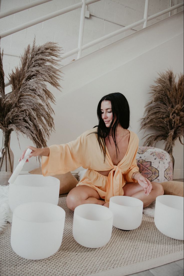 Sound Bath Photoshoot, Sound Bath Photography, Sound Healing Photoshoot, Sound Healing Photography, Sound Healer Photoshoot, Sound Healing Aesthetic, Healer Photoshoot, Meditation Photo, Sound Bowls