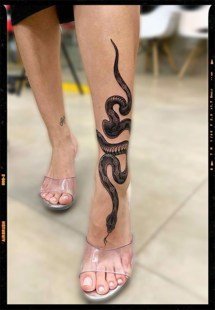 TATTOOS A Snake Tattoo, Tattoo Snake, Snake Tattoo Design, Inspiration Tattoos, Leg Tattoos Women, Best Sleeve Tattoos, Aesthetic Tattoo, Foot Tattoo, Sleeve Tattoos For Women