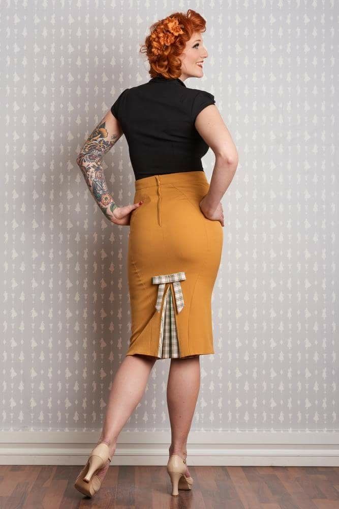 My style Chic Pencil Skirt Outfit, Office Skirt Outfits Women, Office Skirt Outfit, Mustard Skirt, Pencil Skirt Pattern, Fancy Skirts, Pencil Skirt Outfits, Pin Up Outfits, Office Skirt