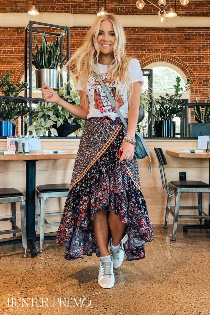 Boho Dress With Sneakers, Boho Outfits With Sneakers, Maxi Skirt Outfit Summer Boho Chic, Boho Sneakers Outfit, Boho Fits Hippie, Boho Skirts Outfit, Modest Boho Summer Outfits, Boho Chic Style Outfits Summer, Maxi Floral Skirt Outfit