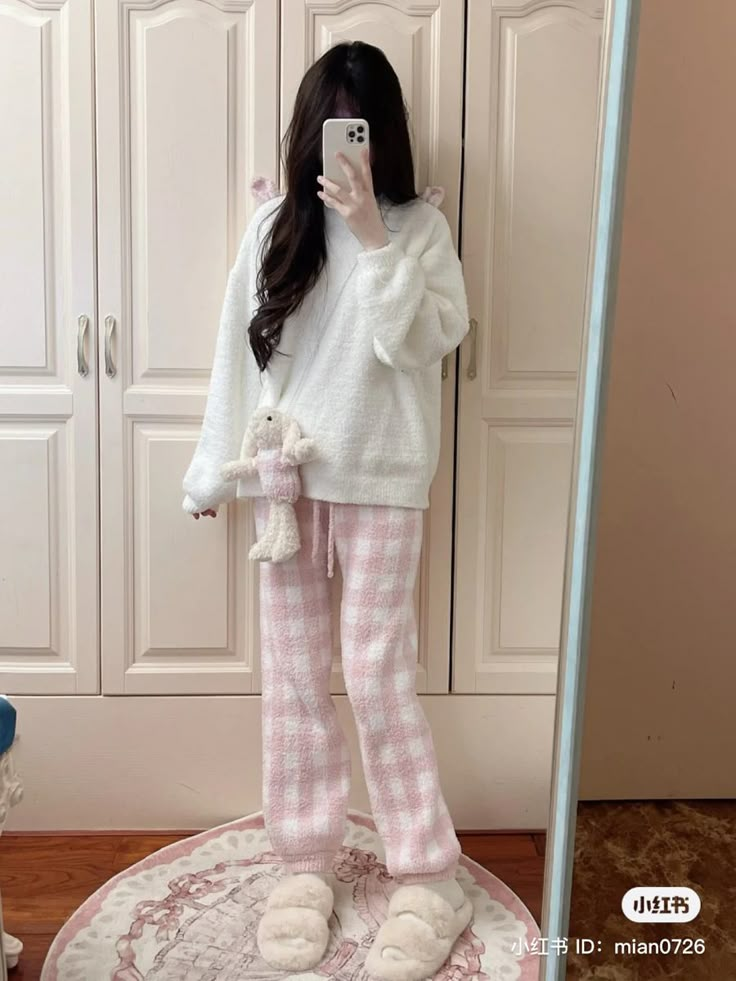 Comfy Korean Outfits, At Home Outfits, Cute Pajamas, Winter Fits, Kawaii Clothes, Korean Outfits, Dream Clothes, Comfy Outfits, Cute Fashion