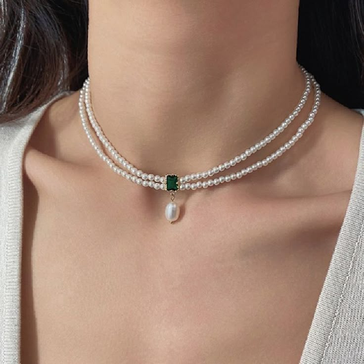 Luxury Green Pearl Drop Necklace, Luxury Temple Jewelry Beaded Necklace With Pearl Chain, Adjustable Vintage Pearl Necklace, Luxury Gold Classic Beaded Necklaces, Luxury Elegant Purple Pearl Necklace, Luxury Green Festive Choker, Emerald Green Necklace, Pearl Necklace Choker, Pearl Jewelry Design