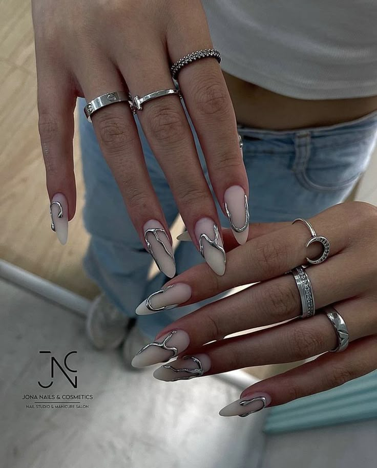 #nails #silver Silver Minimalist Nails, White Nails Silver Design, Black And Nails Silver, Chrome Style Nails, Silver Outline Nails, Silver Nails Inspo Prom, Silver Lined Nails, Nail Designs Silver Chrome, Pearl Silver Nails