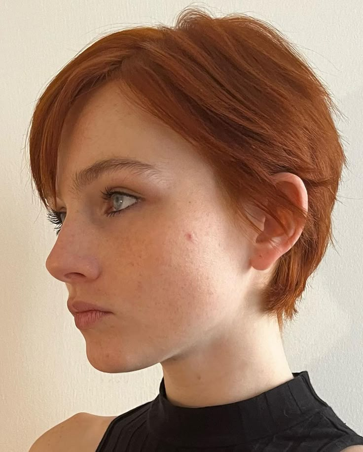 Ginger Pixie, The City Aesthetic, Miranda Hobbes, Pixie Haircut Ideas, Hair Inspiration Short, Super Short Hair, Shot Hair Styles, Short Pixie Cut, Short Hair With Bangs