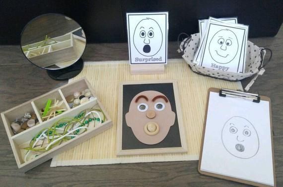 there are many items that can be used to make an animal puppet and draw on the floor