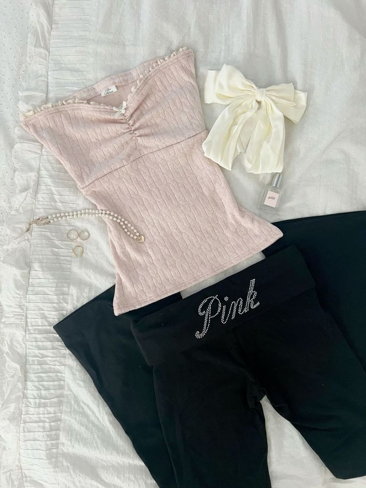 Pink Leggings Outfit Aesthetic, Coquette Leggings Outfit, Cute Outfits For School Black, Outfit Ideas Flared Leggings, School Outfit Middle School, Coquette School Outfits, Outfit Middle School, Outfits For School Black, Black Flared Leggings Outfit